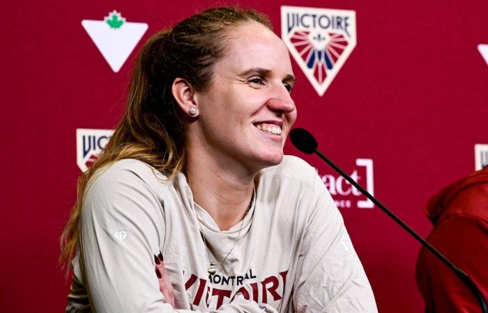 Women’s hockey celebrated in front of a packed house in Quebec