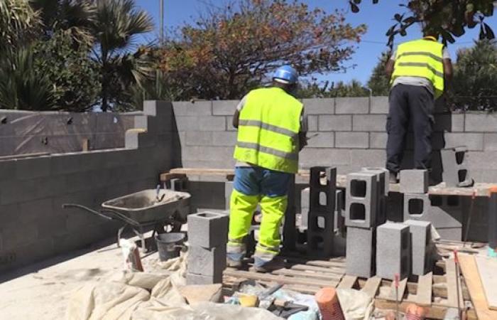 Day of return for construction workers: with the heat and lack of water