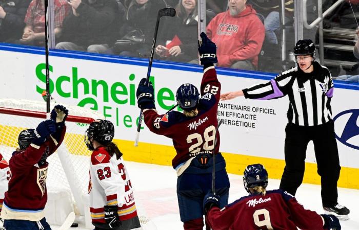 Women’s hockey celebrated in front of a packed house in Quebec