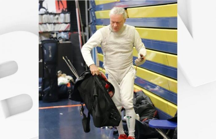 the singer of Iron Maiden as distinguished guest of the veteran fencing tournament