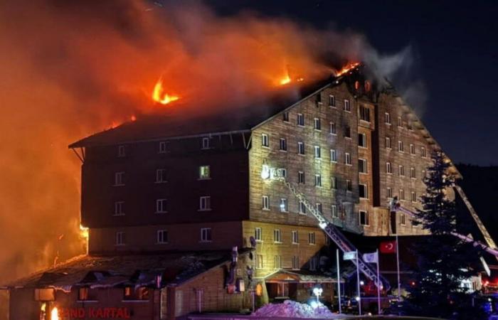 Türkiye. Fire at ski resort leaves 10 dead and several injured