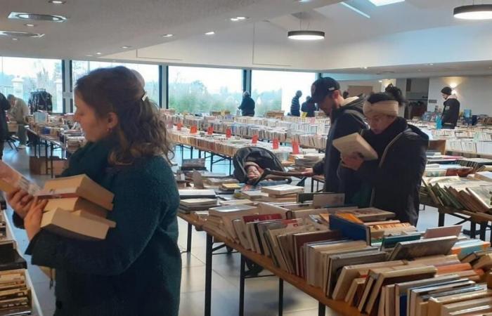 Créhen. Nearly 30,000 books to sell for an association