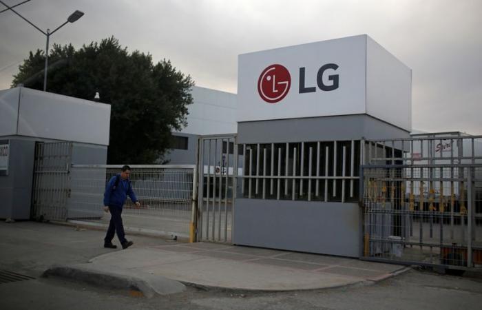 Samsung and LG could shift part of their appliance production from Mexico to the United States, document says -January 21, 2025 at 10:41 a.m.