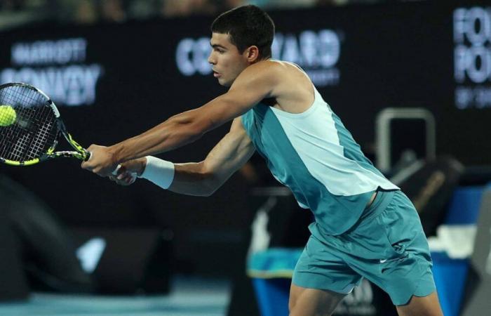 Carlos Alcaraz leads Novak Djokovic in Australian Open QF | ATP Tour