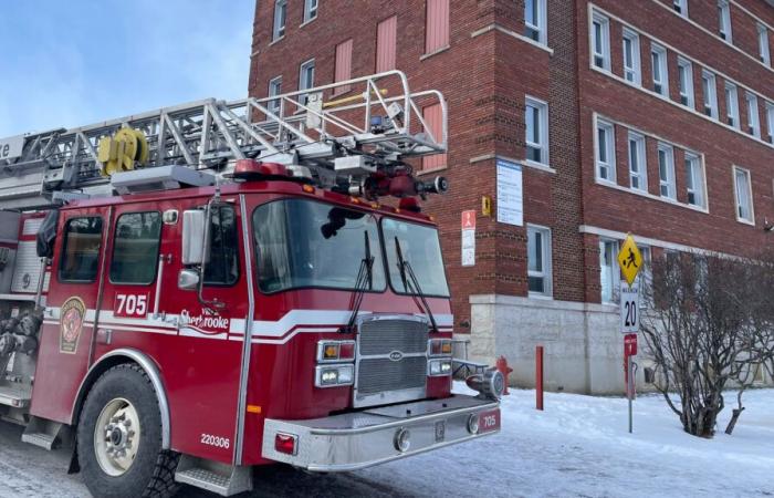 Classes suspended | Fire: Bromptonville High School evacuated — 107.7 Estrie