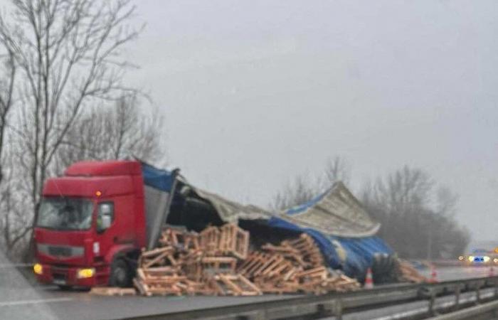 part of the highway closed all morning