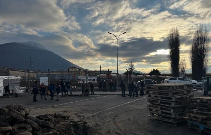 Near Grenoble. This chemical plant is preparing to cut 154 jobs