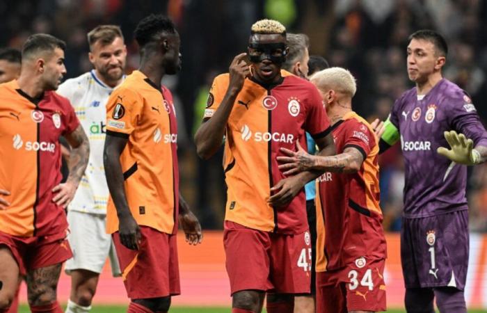 Abdülkerim Bardakcı supported Muslera! 'Very big character'