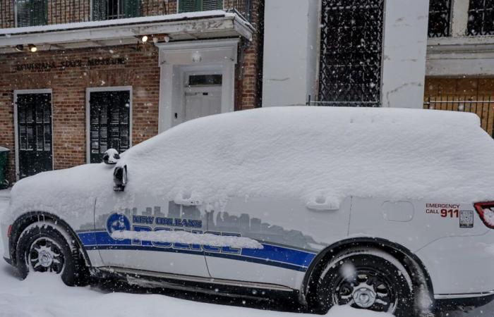 A rare layer of snow covers New Orleans