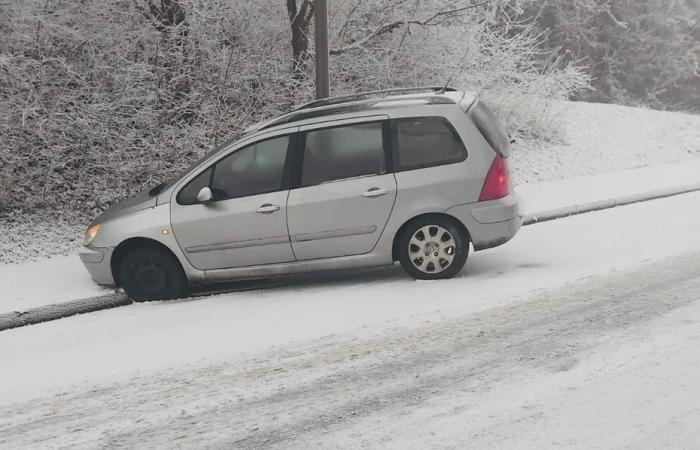 an unexpected episode of industrial snow disrupts traffic in Beauvais