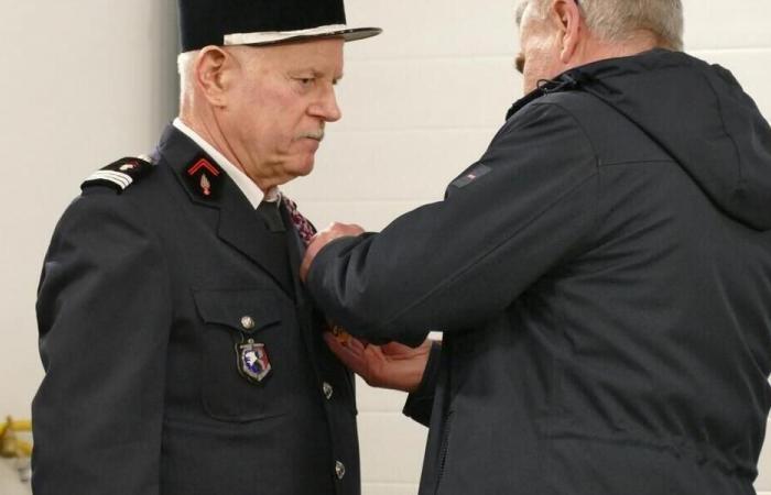 This fire chief in Finistère honored for his 30 years of service before handing over