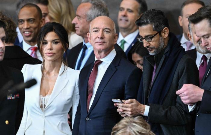 Awkward moment during Donald Trump’s inauguration: when Mark Zuckerberg’s eyes fall into the cleavage of… Jeff Bezos’ wife