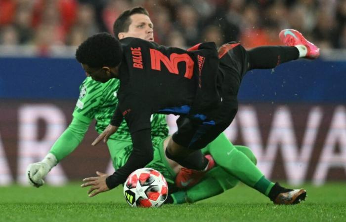 Szczesny’s huge ball, which hits a teammate and gives the Portuguese a goal