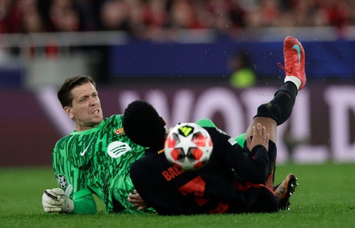 ‘Mentally on the beach with his wife!’ – Wojciech Szczesny told his ‘contract will be torn up’ after CLATTERING Alejandro Balde in comical mixup leading to Barcelona conceding at Benfica