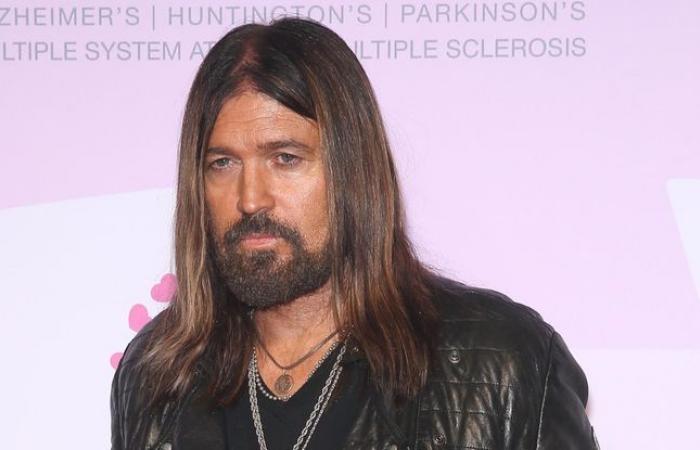 Billy Ray Cyrus’ concert for Donald Trump called a “disaster” by Internet users