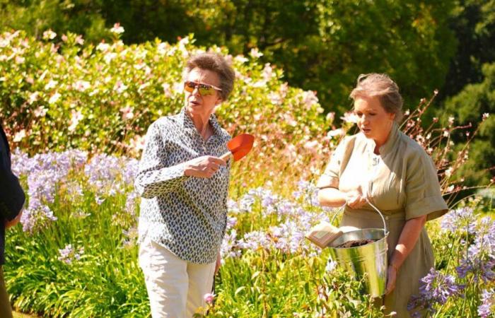 Princess Anne invited by the High Commissioner to the flower garden of her residence in Pretoria