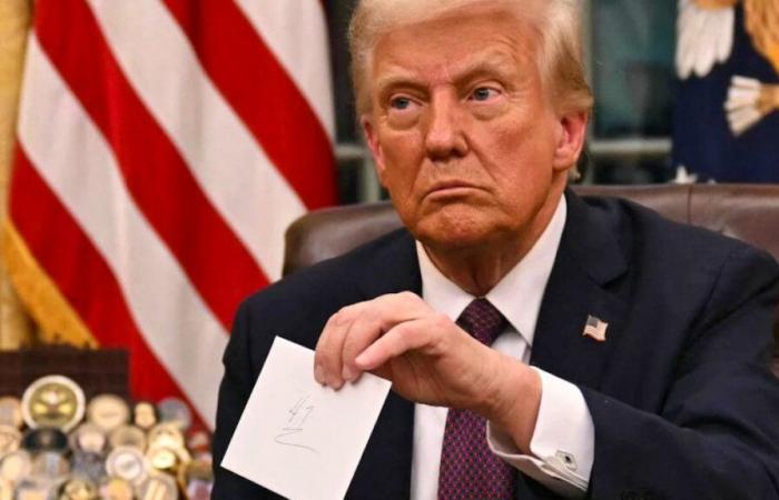 When Trump discovers the mysterious letter left by Biden