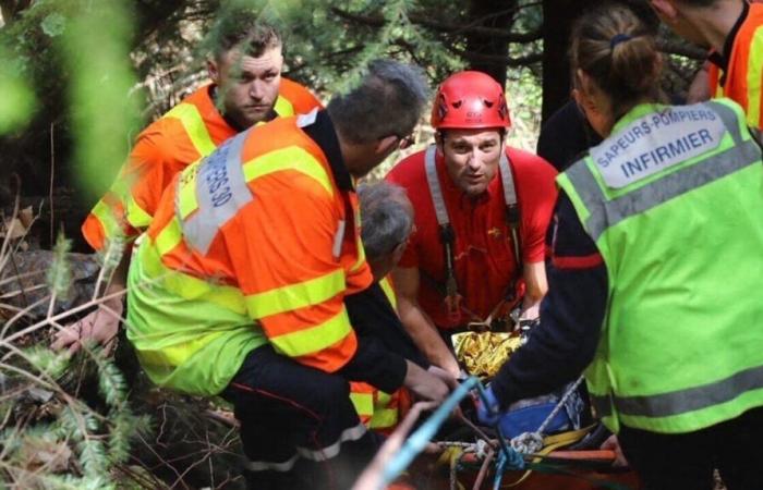 Gard. Two men without suitable equipment emerged from a sinkhole a dozen meters deep