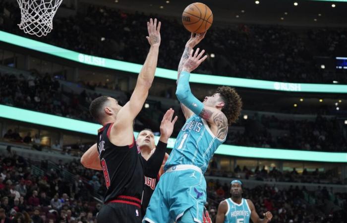 LaMelo Ball outplays Kyrie Irving as Hornets extend winning streak to three.