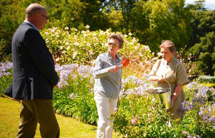 Princess Anne invited by the High Commissioner to the flower garden of her residence in Pretoria