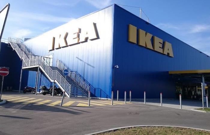 Fire at IKEA: customers evacuated