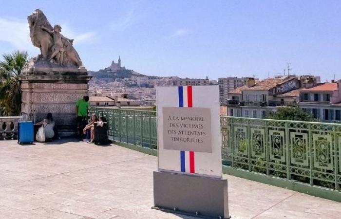 Three years in prison for defacing a stele dedicated to the victims of attacks