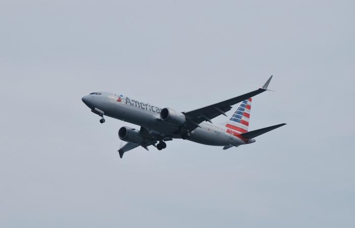 American Airlines Boeing 737 MAX 8 Blows Both Tires Upon Landing At Kingston Argyle Int’l Airport