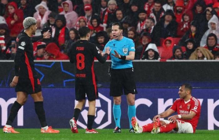 Criticism of the refereeing, insults and police intervention… Why was the post-match between Benfica and Barcelona very tense?