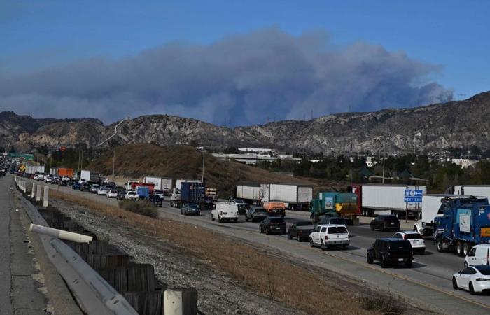 New fire prompts evacuations north of Los Angeles