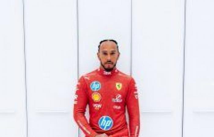 Discover Lewis Hamilton's new suit and helmet at Ferrari