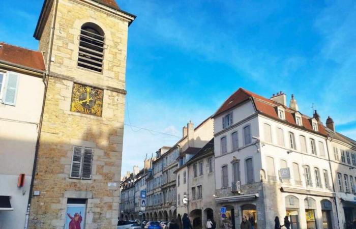 Why has the clock of this famous Jura tower been blocked for several days?