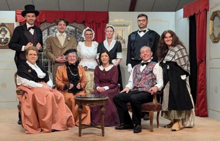 This amateur theater troupe will soon be visiting this town in Cotentin