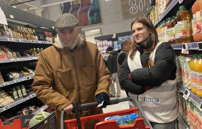 students alongside customers to do their shopping