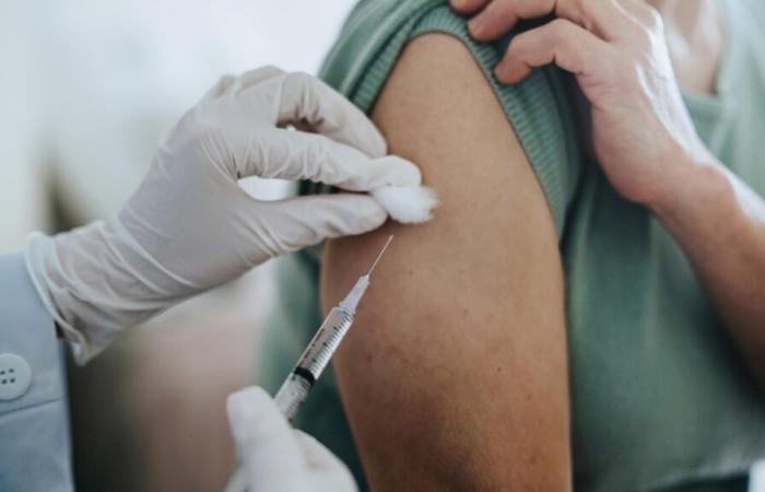 The flu epidemic near its peak, the vaccination campaign extended by the government