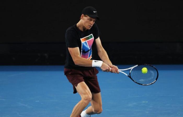 Jannik Sinner, in view of the match with Alex de Minaur, trained indoors at the National Tennis Center without an audience