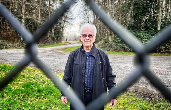 A criticized fence on the Canadian-American border