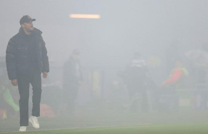 Fans cause the game at FC Bayern Munich against Feyenoord Rotterdam to be interrupted for several minutes