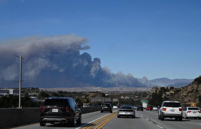 A new fire rages north of Los Angeles, 1,400 hectares destroyed in two hours