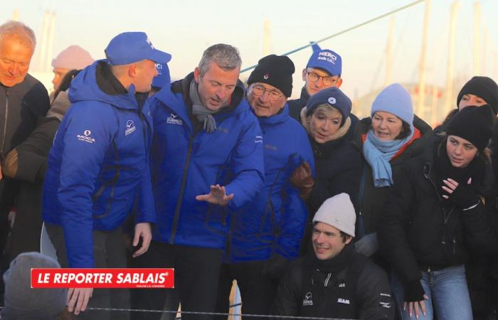 Les Sables-d'Olonne Vendée Globe. Group Dubreuil Air Caraïbes: The Aviation Director landed …