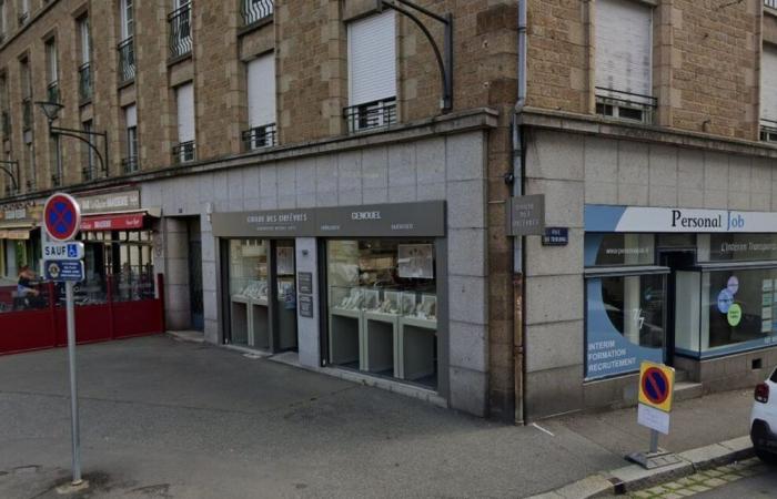 After robbing a jewelry store in Ille-et-Vilaine, he starts a fire to escape