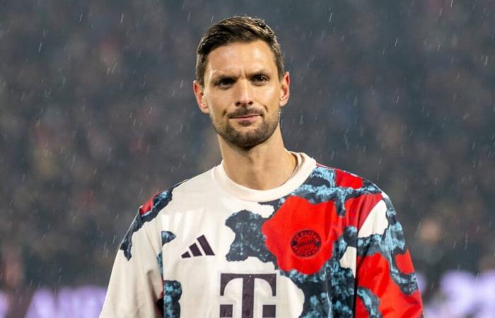 In the 90th minute, Sven Ulreich was sent off