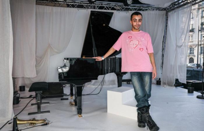 “It’s an act of rebellion”: Bilal Hassani performs “L’Affreuse”, an intimate show where he bares himself