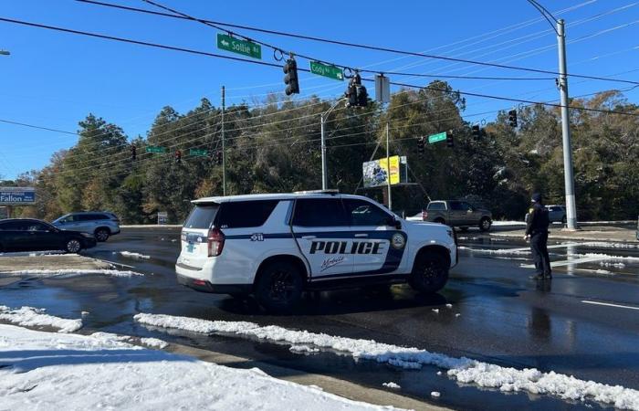 City of Mobile urges motorists to stay off roads as dangerous ice emergency continues