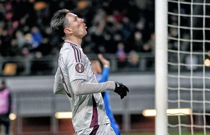 Very weak Ajax falls through the ice in Latvia – Voetbal International