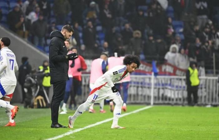 OL winger Malick Fofana goes out injured against Fenerbahçe in the Europa League