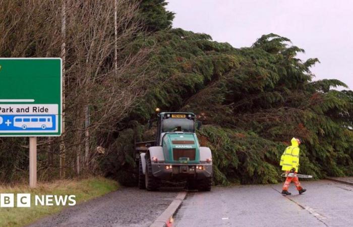 Storm Éowyn: Northern Ireland braces for red weather warning