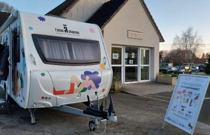 “Rambouillet is good, but it’s far”: in the villages of Yvelines, a social center in a caravan