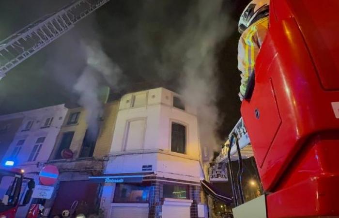 Five people taken to hospital after house fire in Laeken: “There was a lot of smoke”