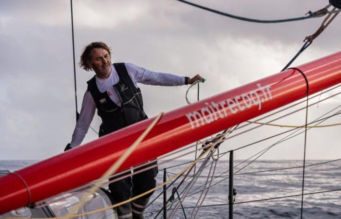 Embark as close as possible to Y.Bestaven for his arrival in the Vendée Globe!