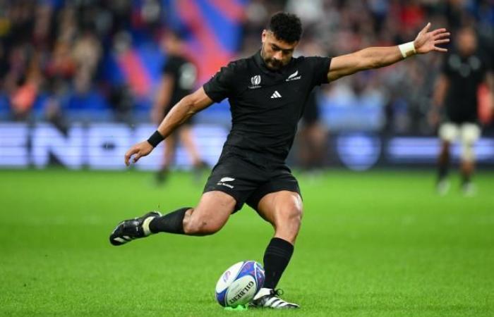 Richie Mo'unga (New Zealand) will not play against France this summer